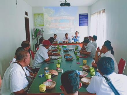 Pemerintah Desa Marga Dajan Puri Studi Banding di Desa Tajun